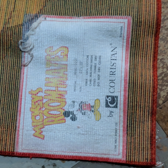 Mickey & Minnie Rug - Picture 2 of 11